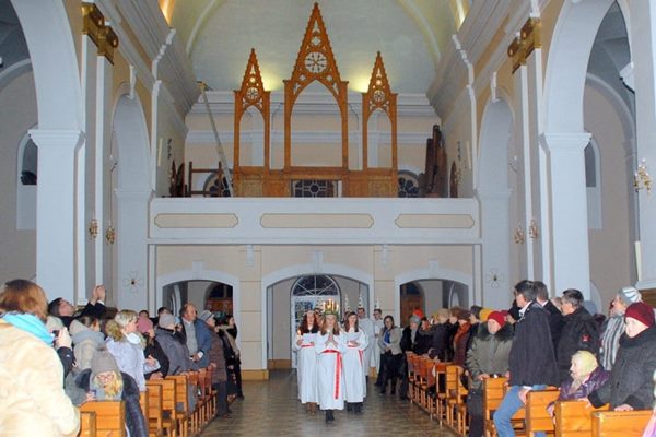 Turpina Ludzas katoļu baznīcas ērģeļu restaurācijas darbus