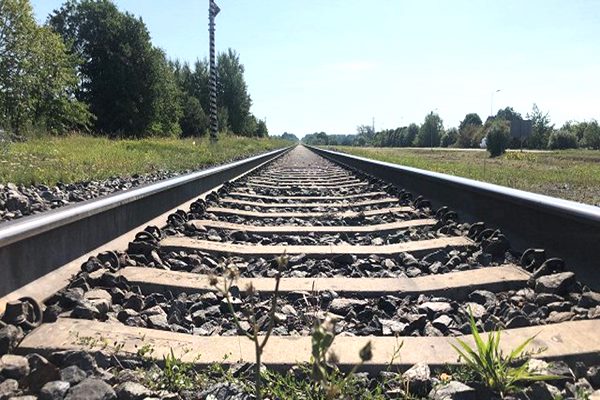 Rīt slēgs dzelzceļa pārbrauktuvi uz autoceļa Livzinīki-Krīvu Stiglova